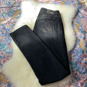 NWT BOLD CURVE LEVI JEANS